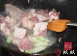 酸菜鸭肉面的做法图解2