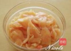 滑嫩酸菜鸡片的做法图解2