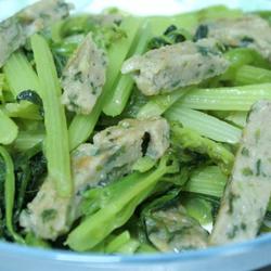 香芹炒鲮鱼肉饼的做法[图]