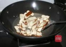 青尖椒炒豆干的做法图解2
