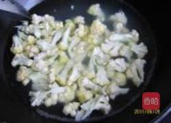 糖水草莓菜花的做法图解1