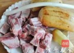 莲藕炖排骨的做法图解1