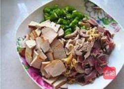 辣炒香干鸡杂的做法图解2