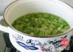 椒香豆干西芹的做法图解2