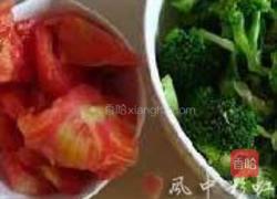番茄炒西兰花的做法图解2