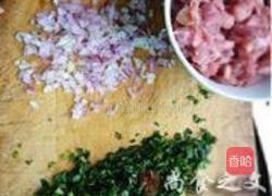 茼蒿肉酱的做法图解1