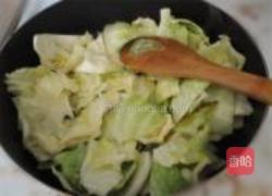干烧卷心菜的做法图解2