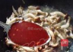西兰花炒蟹味菇的做法图解3