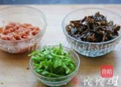 蒿菜黑木耳炒肉的做法图解1