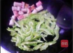 蟹肉棒炒苦瓜的做法图解3
