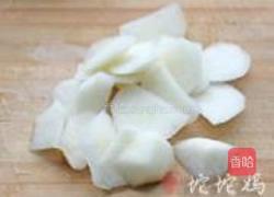 川贝银耳炖雪梨的做法图解2