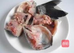 泡椒烧鱼头的做法图解1