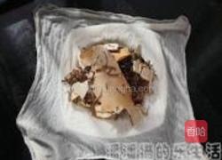 鸡骨草冬笋煲骨汤的做法图解1