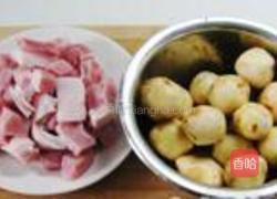 五花肉烧芋仔的做法图解2