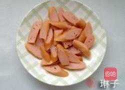 蒜薹香肠炒蛋的做法图解2