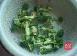 洋葱西兰花炒大虾的做法图解1