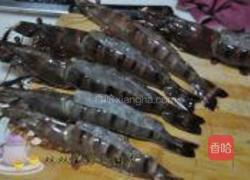 缤纷开背虾的做法图解1