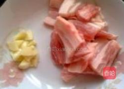 卷心菜炒肉片的做法图解2