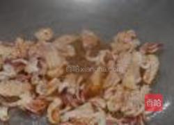 酸菜炒鱿鱼的做法图解7