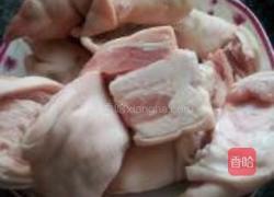 香菇黄豆猪蹄煲的做法图解1