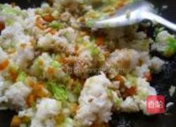 胡萝卜包菜炒饭的做法图解6