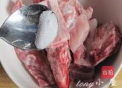 排骨酥汤的做法图解1