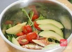 牛油果蔬菜沙拉的做法图解6