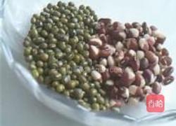 绿豆粥的做法图解1