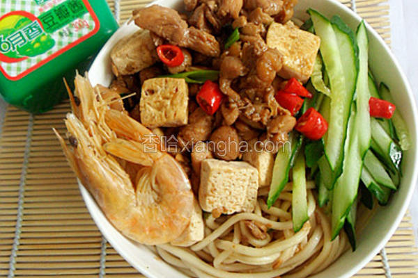 豆腐鸡丁炸酱面