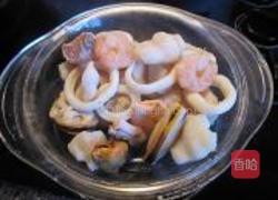 杂锦海鲜西兰花的做法图解2