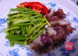 蒜苗炒香肠的做法图解1