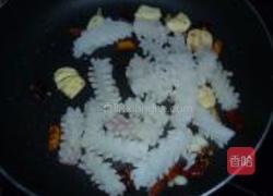 黑木耳炒鱿鱼的做法图解3