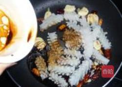 黑木耳炒鱿鱼的做法图解4