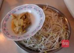 榨菜炒银芽的做法图解1