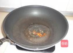 榨菜炒银芽的做法图解2