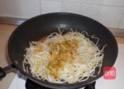 榨菜炒银芽的做法图解4