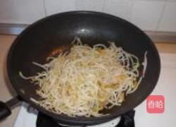 榨菜炒银芽的做法图解5