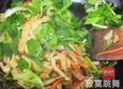 芹蒜香菇豆腐丝的做法图解10