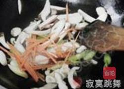 芹蒜香菇豆腐丝的做法图解6