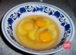 苦瓜尖椒炒鸡蛋的做法图解2