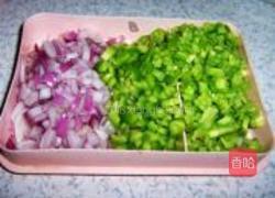 苦瓜尖椒炒鸡蛋的做法图解3