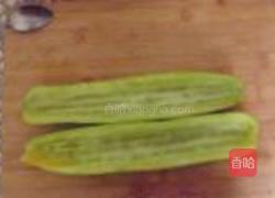 素炒苦瓜的做法图解1