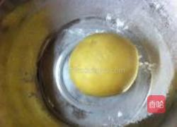 椰丝橙味南瓜派的做法图解3