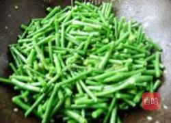 豇豆炒饼的做法图解4