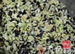 卷心菜虾皮馅饼的做法图解2