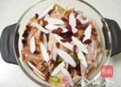 淮山枸杞蒸鸡的做法图解3
