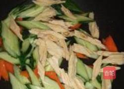 腐竹烩时蔬的做法图解3