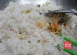 芥兰梗炒饭的做法图解4