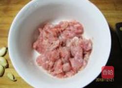 肉焖平菇的做法图解1