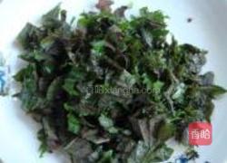 紫苏鸡蛋饼的做法图解1
